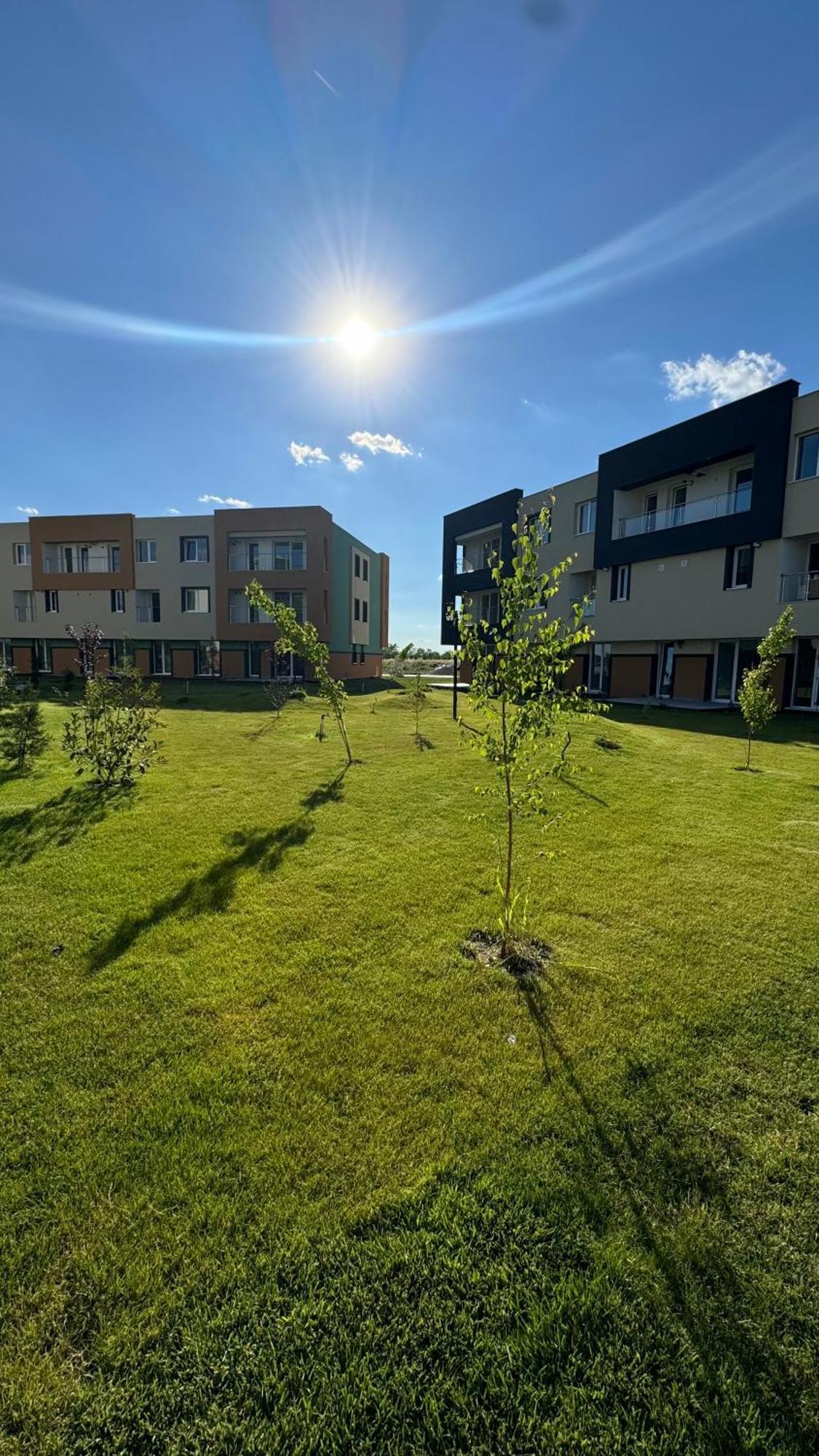Libertatii Gardens Poolside Airport&Therme Otopeni Dış mekan fotoğraf