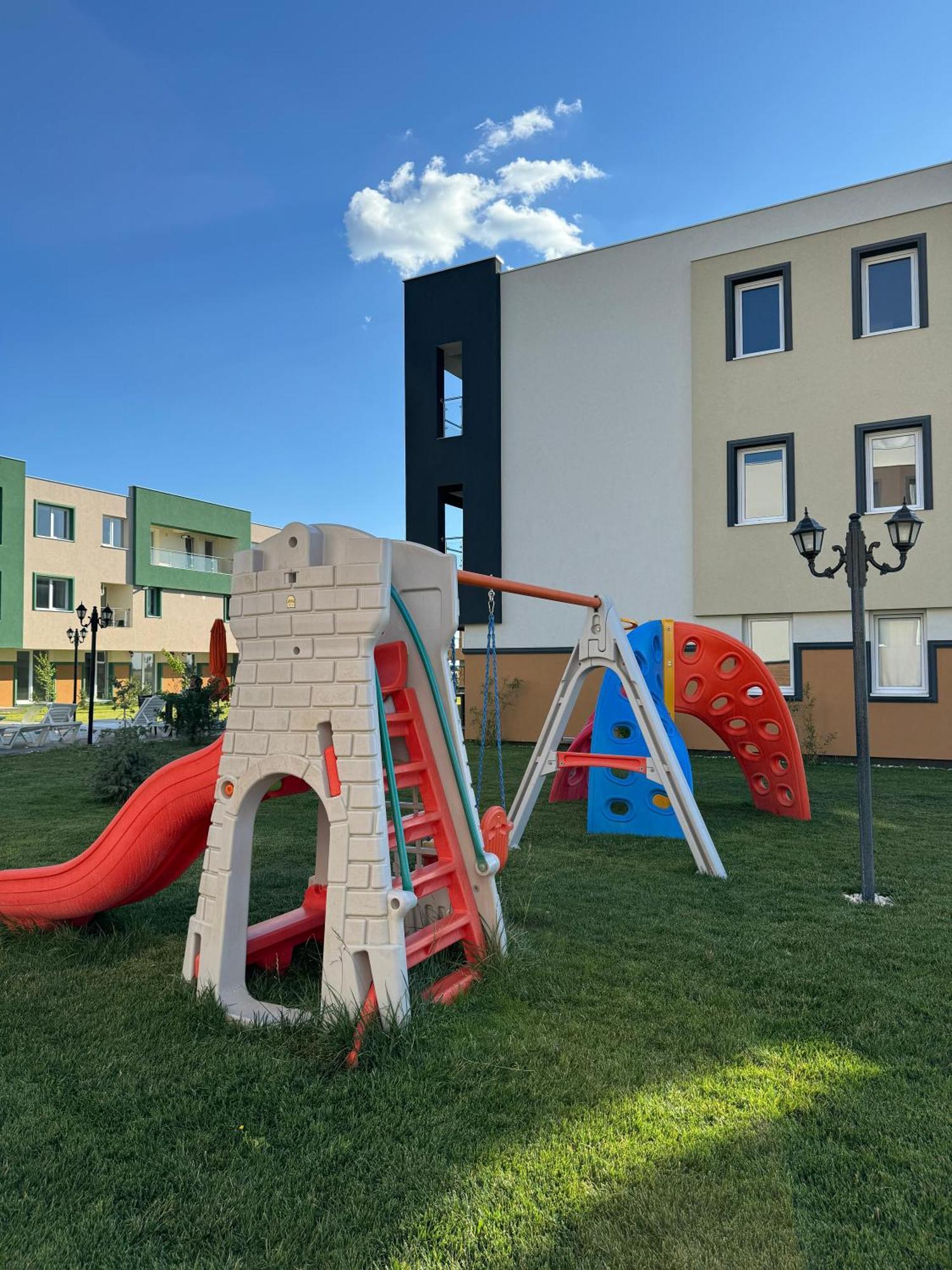 Libertatii Gardens Poolside Airport&Therme Otopeni Dış mekan fotoğraf