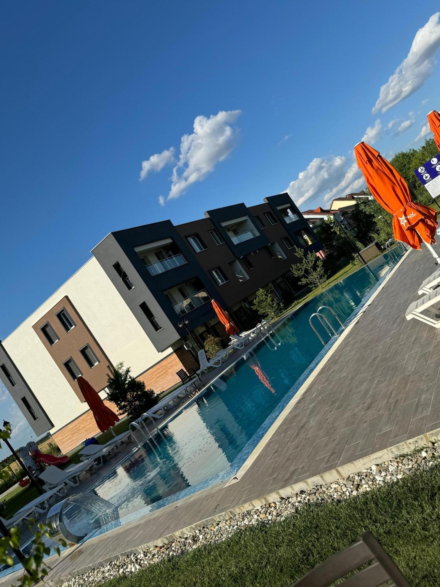 Libertatii Gardens Poolside Airport&Therme Otopeni Dış mekan fotoğraf