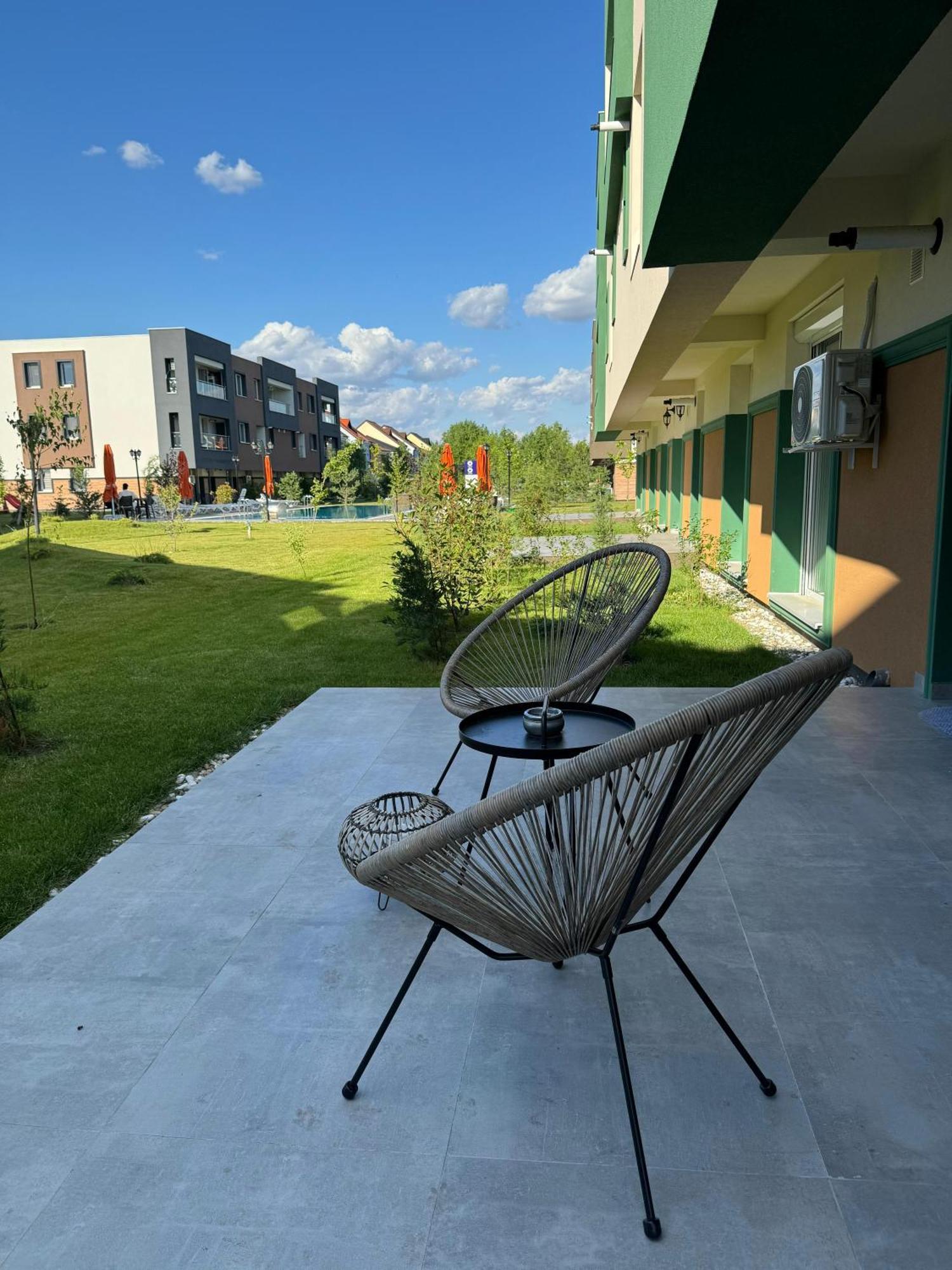 Libertatii Gardens Poolside Airport&Therme Otopeni Dış mekan fotoğraf